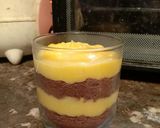 Foto langkah ke 4 dari resep Strawberry dessert jar.