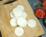 A picture of step 2 of Bread pizza cups.