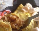 Foto langkah ke 10 dari resep Nasi goreng selimut (step by step).