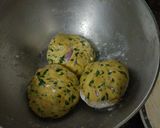 A picture of step 2 of Methi paratha.