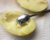 Foto del paso 3 de la receta: Patata rellena de espinaca