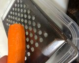 Foto del paso 2 de la receta: Rollitos de tortilla de zanahoria rallada, queso y perejil