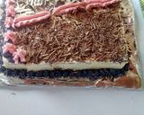 A picture of step 9 of Classic vanilla cake.#authors marathon.