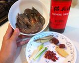 A picture of step 1 of Drunken Shrimp with Shaoxing Wine.