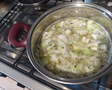 Foto del paso 4 de la receta: Sopa de cebolla y chayotera