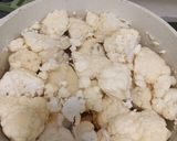 A picture of step 1 of Aloo Phool Gobi.