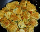 A picture of step 4 of Maggi Potato Omlette.