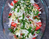 Foto del paso 1 de la receta: Tomates con huevos, cebollas y atún con costra de queso