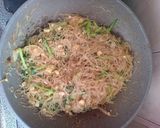 Foto langkah ke 2 dari resep Bihun Telur with Bumbu Pecal.