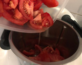 Foto del paso 1 de la receta: Crema de tomates con queso azul