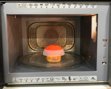 Foto del paso 4 de la receta: Huevos con jamón serrano y queso en estuches Ovo Lékué al microondas