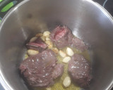 Foto del paso 2 de la receta: Carrilleras de ternera en vino tinto