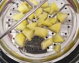 A picture of step 3 of Steamed Apple Puree For Babies.