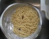 Foto del paso 3 de la receta: Spaghetti rojo con queso