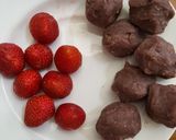 Foto langkah ke 2 dari resep Ichigo Daifuku (Strawberry Mochi).