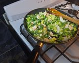 Foto del paso 2 de la receta: Tarta de puerro y pollo