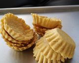 Foto langkah ke 1 dari resep Mini Fruit Pie (awet tanpa telur).