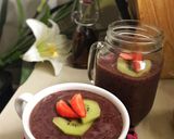Foto langkah ke 3 dari resep Banana avocado strawberry blueberry smoothies.