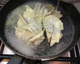 Foto langkah ke 4 dari resep Gyoza (Fried Dumplings).