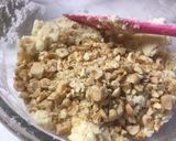Foto del passaggio 4 della ricetta Biscotti con arance candite e nocciole