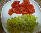 Foto del paso 3 de la receta: Pita rellena de carne verduras y salsa de yogur