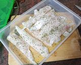 Foto del paso 1 de la receta: Soldaditos de merluza con papas y ensalada mixta