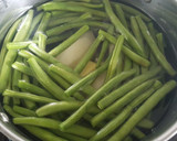 Foto del paso 1 de la receta: Judía verde, con tacos de jamón y ajos