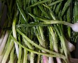 Foto langkah ke 2 dari resep Kimci Daun Bawang dan Sawi Putih.