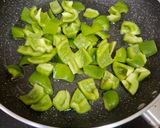 शिमला मिर्च और प्याज़ की स्वादिष्ट सब्ज़ी 😋🌶️🧅 रेसिपी चरण 2 फोटो