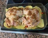 Foto del paso 4 de la receta: Pollos al horno con patatas y mix de pimientos