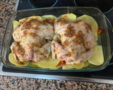 Foto del paso 4 de la receta: Pollos al horno con patatas y mix de pimientos