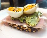 Foto del paso 6 de la receta: Tostada con palta jamón y huevo