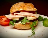 Foto del paso 9 de la receta Sándwich de Pechuga de Pavo, Queso, Rúcula, Tomate y Mayonesa de Curry.