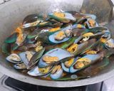Foto langkah ke 5 dari resep Kerang Saus Padang (dengan jagung).