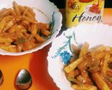 A picture of step 5 of Honey chilli garlic potatoes.