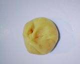 Foto langkah ke 5 dari resep Bakpia Basah Isi Keju.