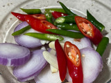 Ayam goreng kunyit