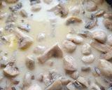 Фото кроку 5 до Медальйони свинячі у вершковому соусі з шампіньйонами.