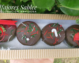 Foto del paso 7 de la receta: Alfajores sablee (bañados en chocolate, c/ crocante de maní)