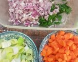 Foto del paso 1 de la receta: Fondo oscuro = Sopa de verduras con carne
