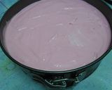 Foto langkah ke 8 dari resep Strawberry cheese cake.