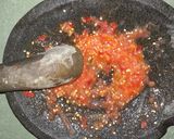 Foto langkah ke 4 dari resep Ikan Asin Tumbuk Sambal Tomat 👍🏻😊.