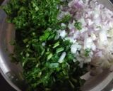 A picture of step 1 of Palak Pokara.