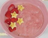 Foto langkah ke 2 dari resep Banana Berry Smoothie Bowl 🥣.