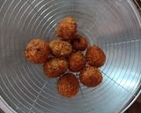 Foto langkah ke 5 dari resep Banana Ball Bomb.