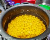 A picture of step 1 of Chana Masala.
