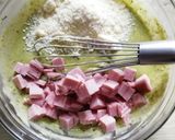 Une image de l'étape 4 de Mini cake super moelleux au pesto / parmesan / jambon 🤤.