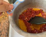 A picture of step 5 of Tomato mozzarella chicken 😋😋.