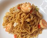 Foto langkah ke 3 dari resep Mie goreng udang.