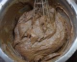 A picture of step 4 of Chocolate Flowing Cake.